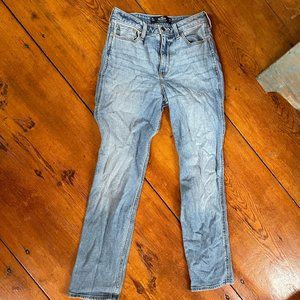 Hollister Ultra High-Rise Mom Jean W28/L25